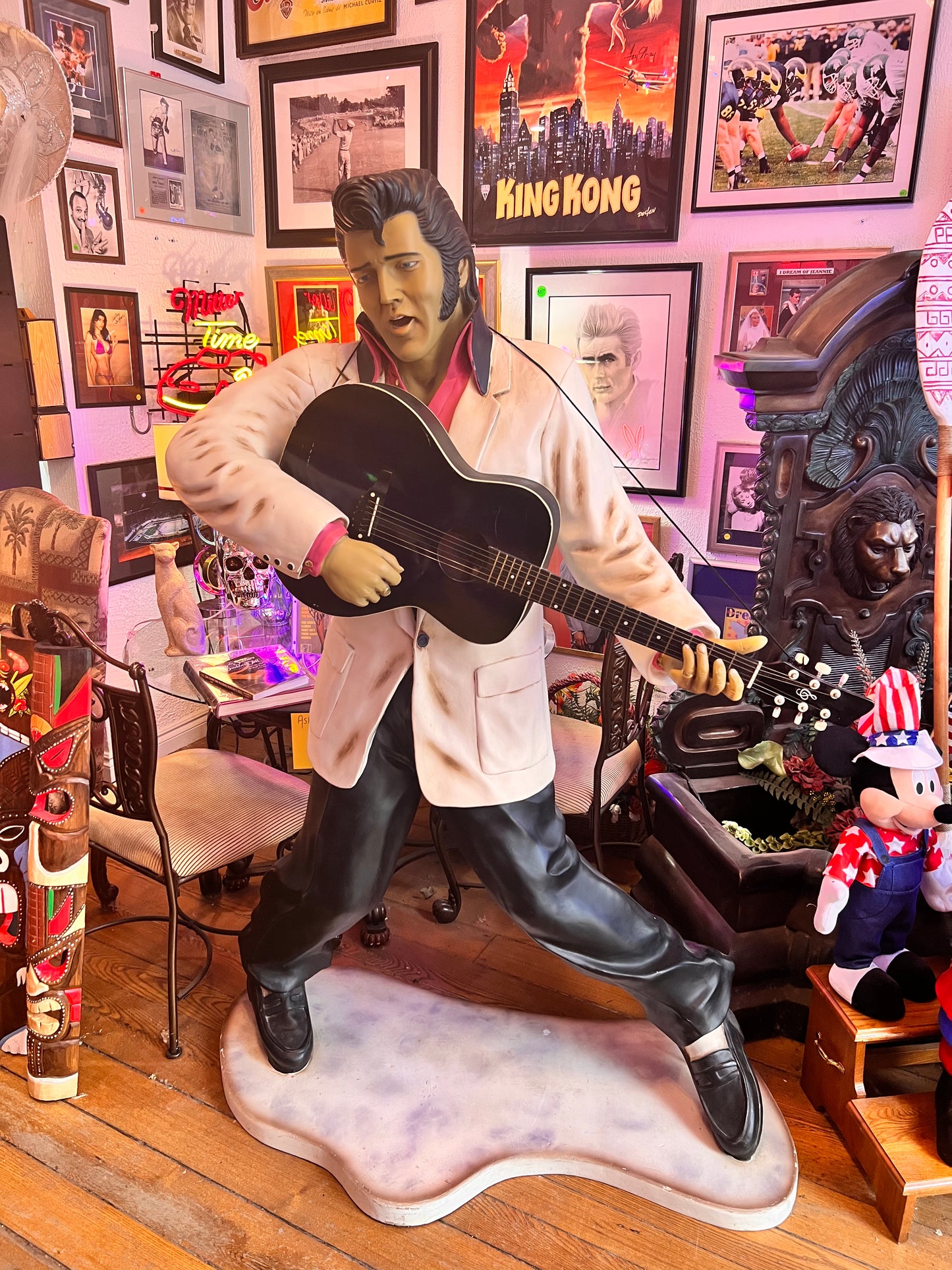 Life Size Elvis Statue *LOCAL PICKUP ONLY*