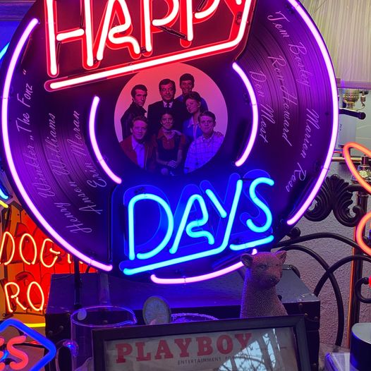 Happy Days Standard Neon Sign *LOCAL PICKUP ONLY*